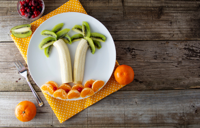 Gesundes Essen mit Obstteller