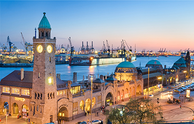 Hamburg - die schöne Stadt an der Elbe ist Hafen für viele Schiffsanläufe