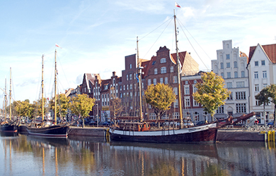 Lübeck ist immer eine Reise wert . Für Kreuzfahrtgäste, die in Travemünde anlegen, ist die Stadt ein beliebtes Ausflugsziel.