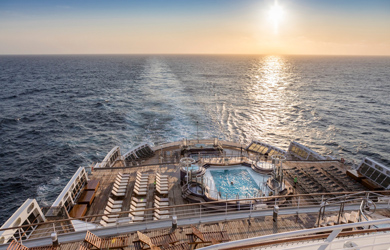 Die herrrliche Aussicht auf das meer können Reisende an Bord der Queen Mary 2 genießen. 