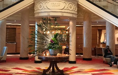 Grand-Lobby der Queen Mary 2