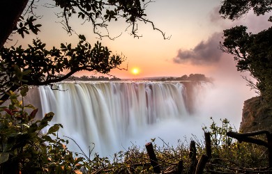 Die Wasserfälle Victoria Falls Foto: shutterstock