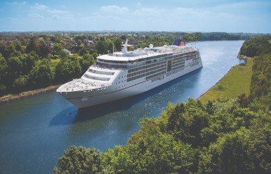 Die Europa 2 im Nord-Ostsee-Kanal