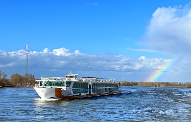 MS VistaSky auf dem Rhein